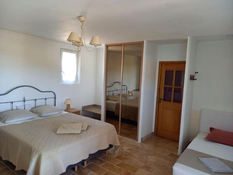 Le Mas De L'Escaillon Saint-Saturnin-d'Apt Kültér fotó